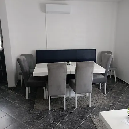 Lägenhet Gostinska Kuca *